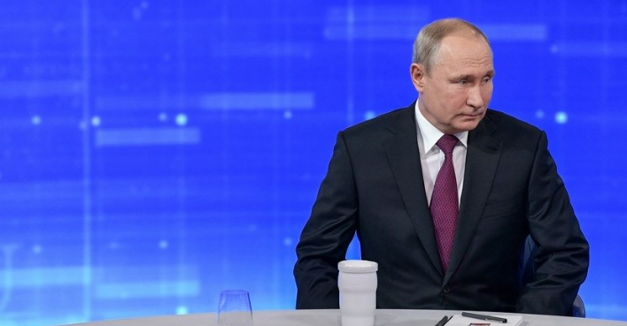 Путин назвал ошибкой правительства невыделение денег на льготную ипотеку .